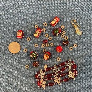 Holiday themed loose beads and bracelet
